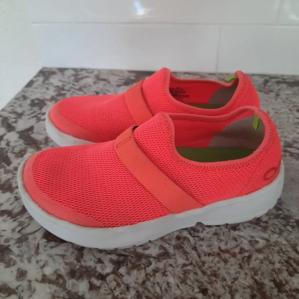 Oofos‎ Oomg  Slip On  size  5US